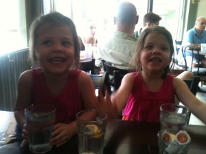 healthy brunch, twins, healthy eating in a restaurant